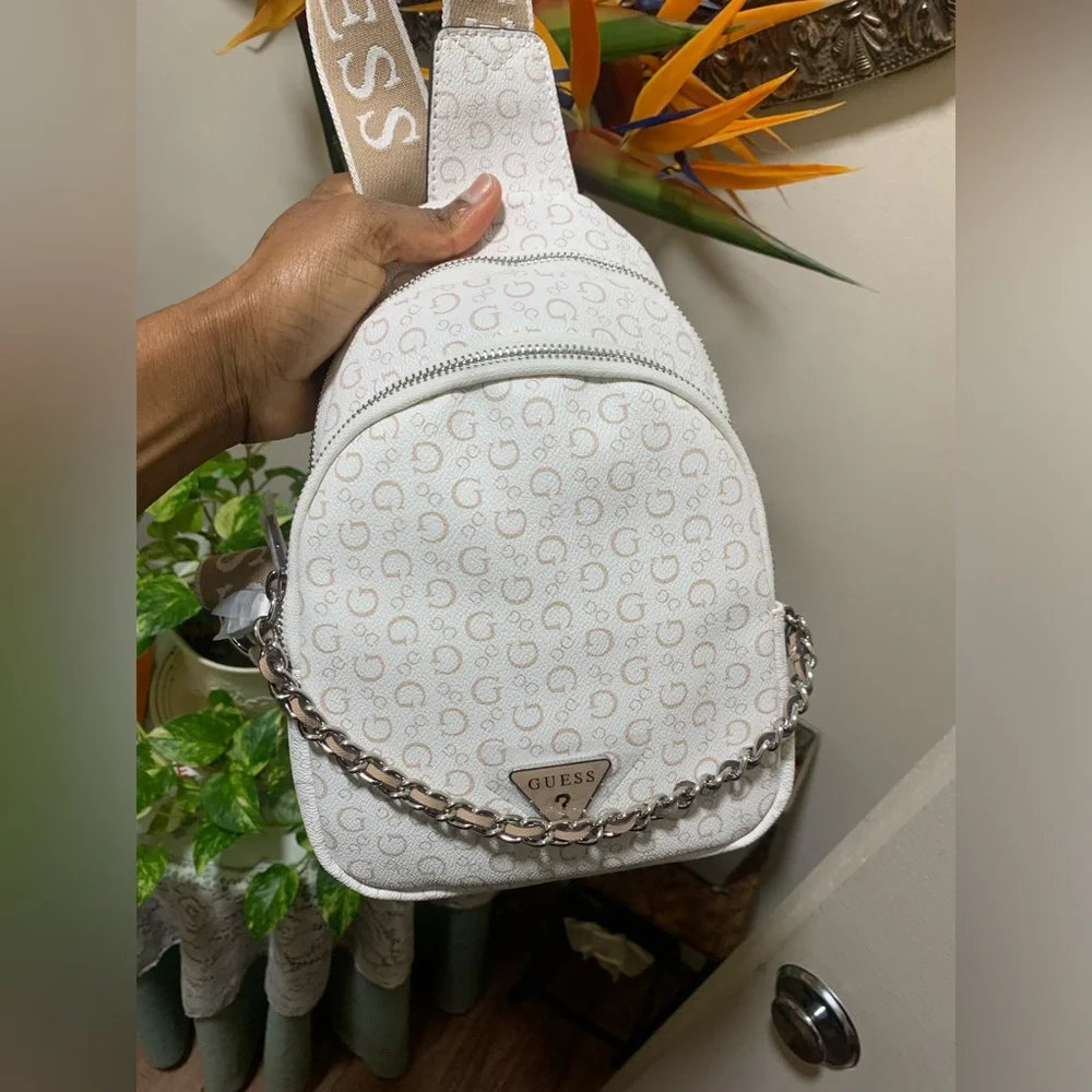 Guess Crossbody Sling Bag - Picture 1 of 6
